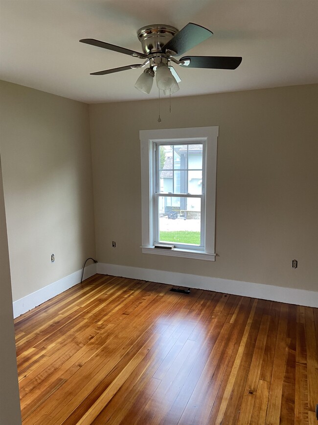 Building Photo - 1354 River Rd