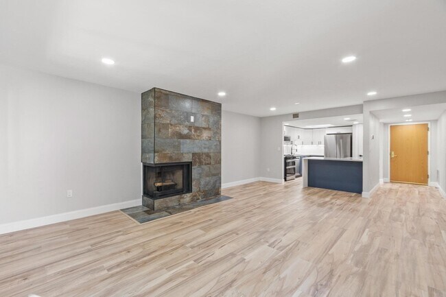 Building Photo - 487 Place Ln