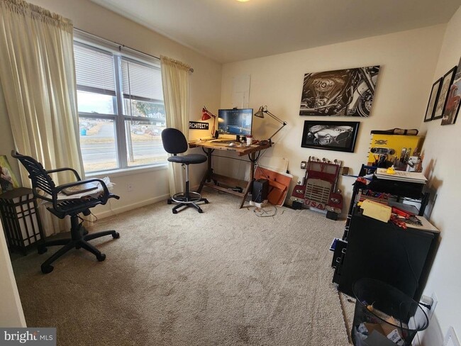 Building Photo - 903 N Walnut St