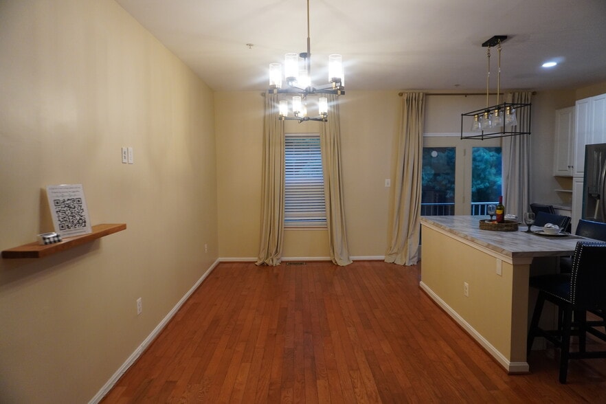 Building Photo - 8381 Township Dr