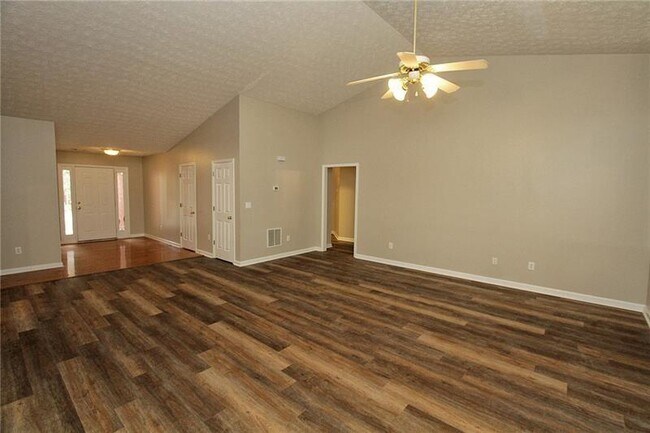 Building Photo - 1490 Creek Pointe Cir