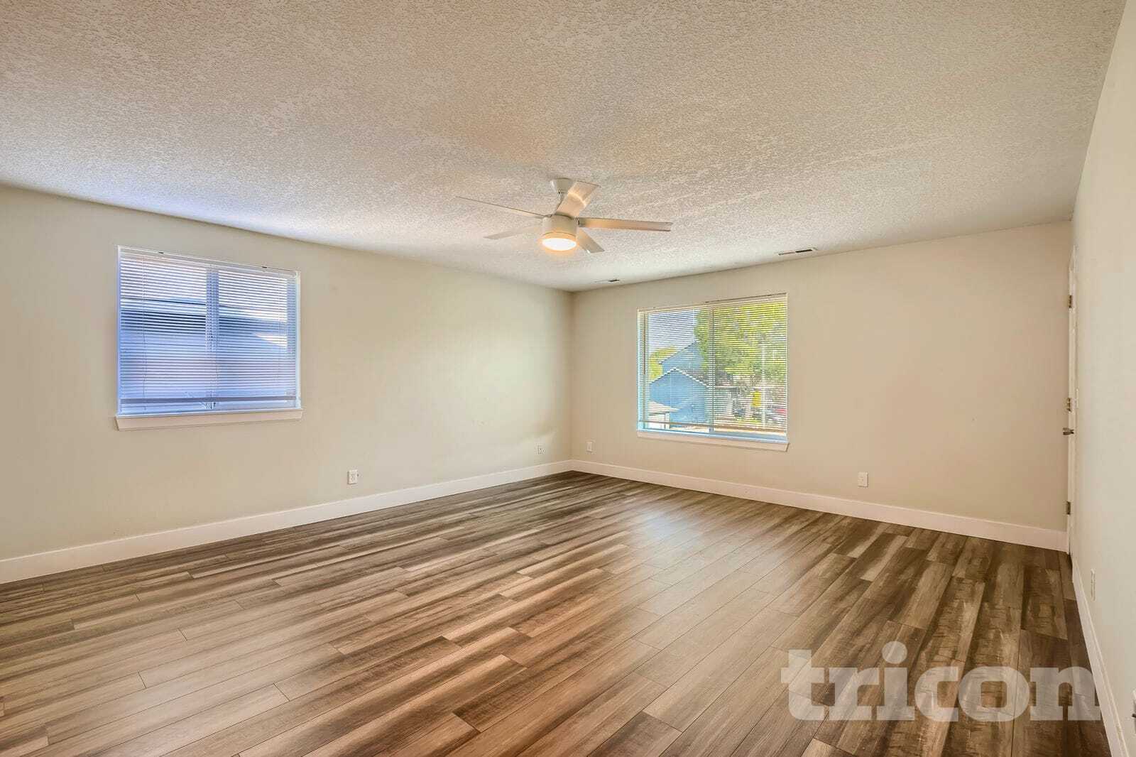 Building Photo - 13911 SE Alimaria Dr