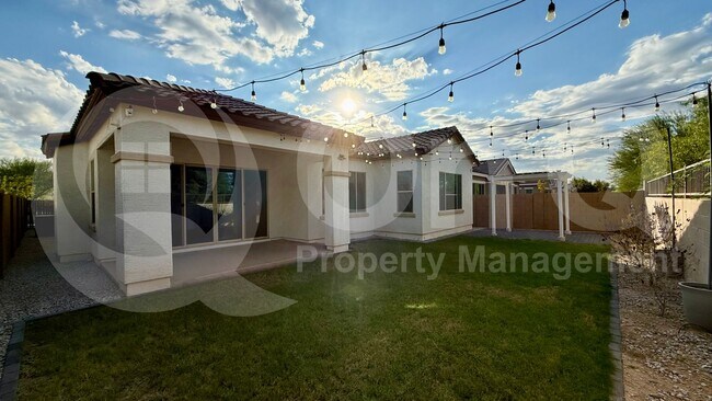 Building Photo - 21096 E Arroyo Verde Dr