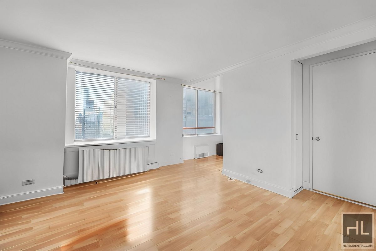 Building Photo - E 47TH ST