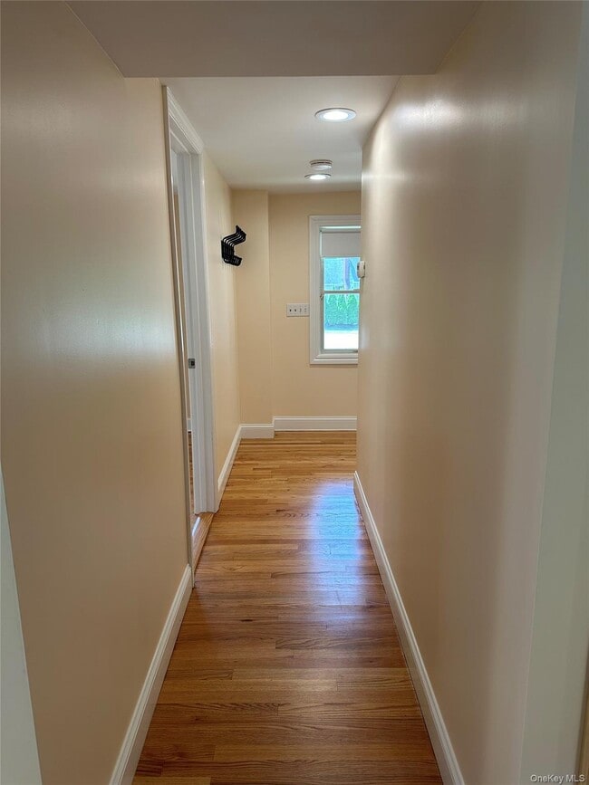 Building Photo - 162 Spring Rd