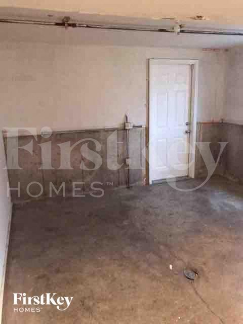 Building Photo - 534 Longwood Dr