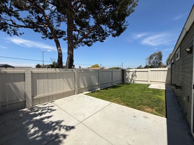 Building Photo - 1623 Point Lobos Ln