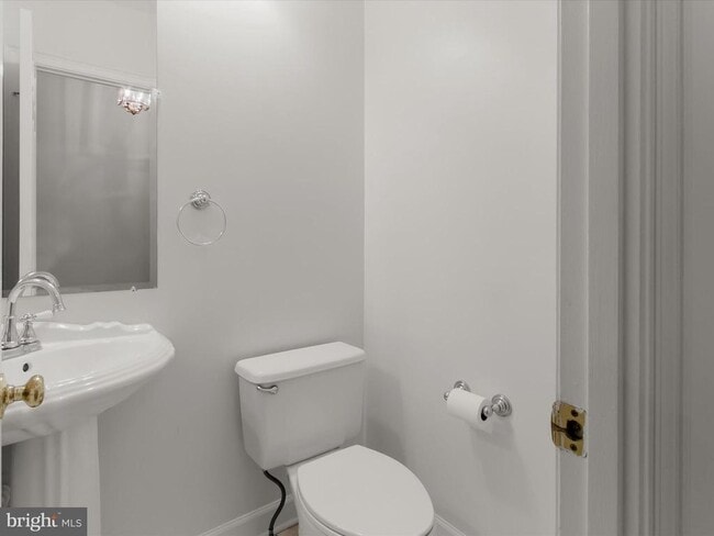 Building Photo - 4424 Westover Pl NW