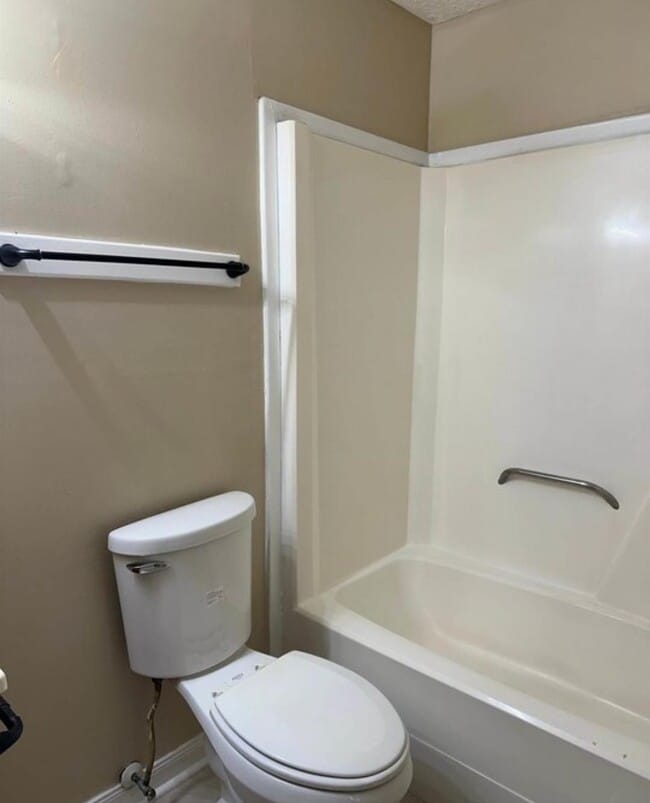 Building Photo - 615 Carter Ln