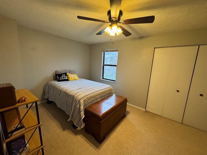 Building Photo - 307 Brookside Ln