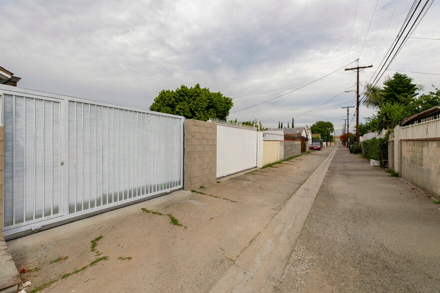 Building Photo - 13118 Branford St