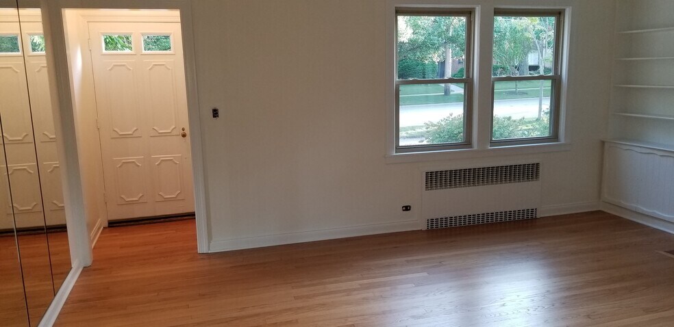 Unit 1 - 679 Park Ave W