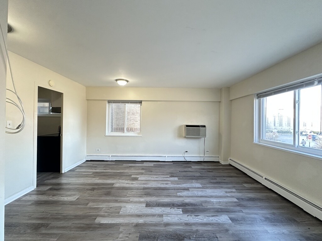 Building Photo - 1400 Chicago Ave