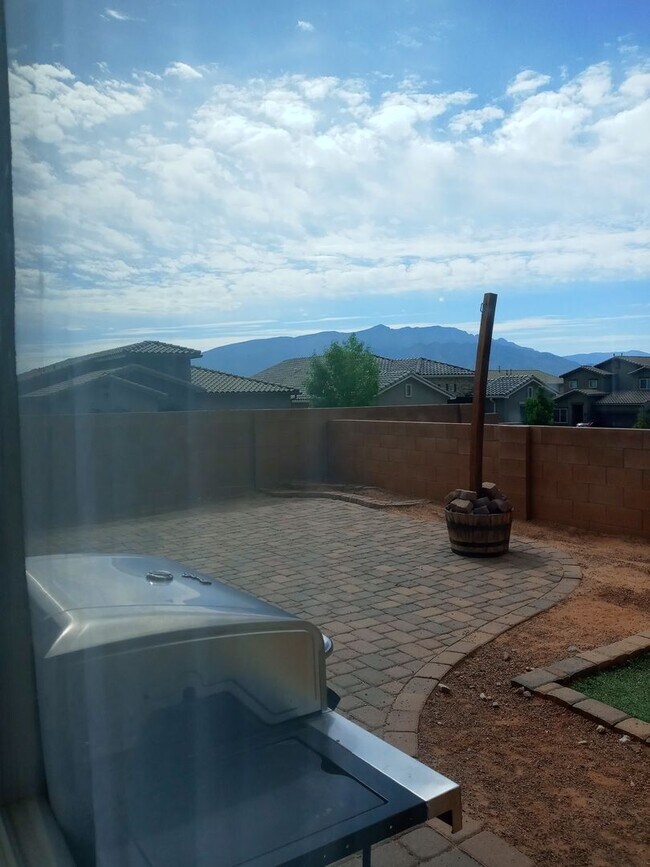 Building Photo - FOUR BEDROOM-SINGLE STORY-RIO RANCHO
