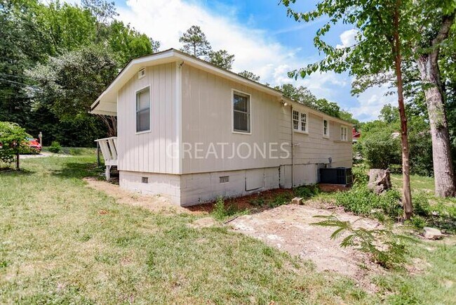 Building Photo - NOW OFFERING 1/2 MONTH FREE IF LEASE SIGNE...