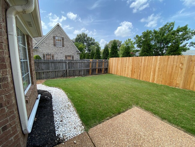 Building Photo - BEAUTIFUL Home in Gated Lost Creek