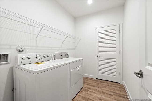 Building Photo - 14143 SW Safi Ter