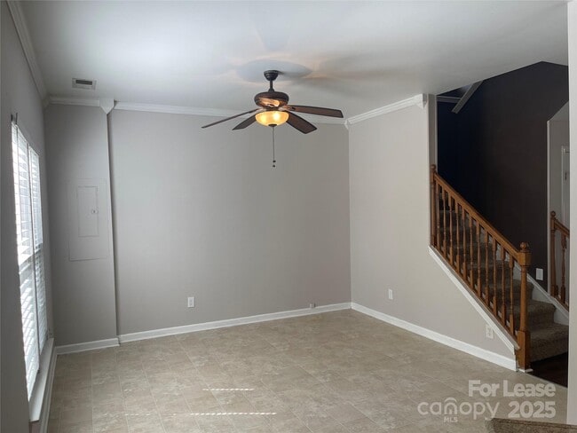Building Photo - 5044 Parkview Way