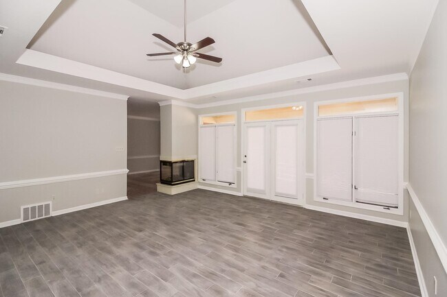 Building Photo - 4237 Monterey Dr