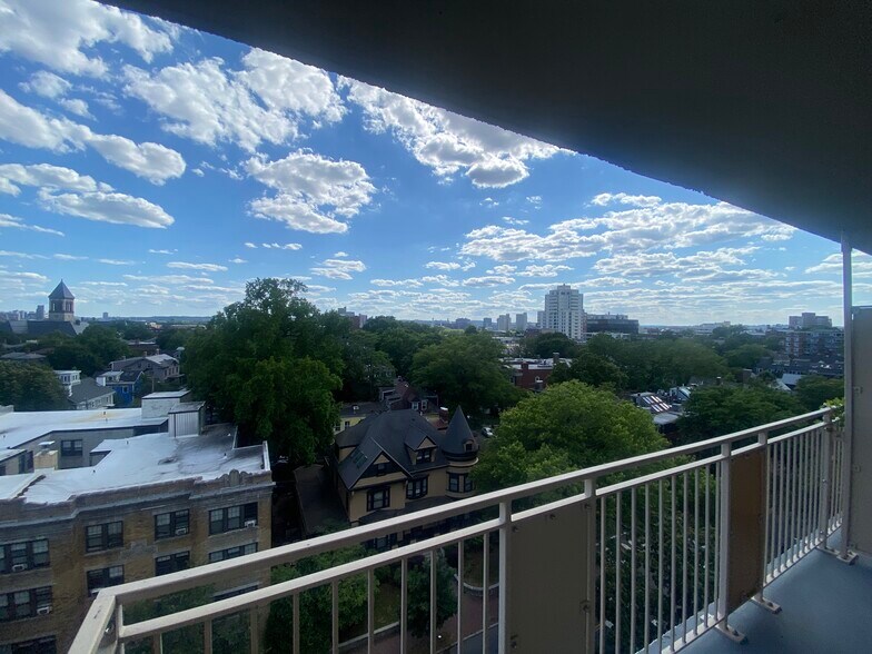 Building Photo - 294 Harvard St