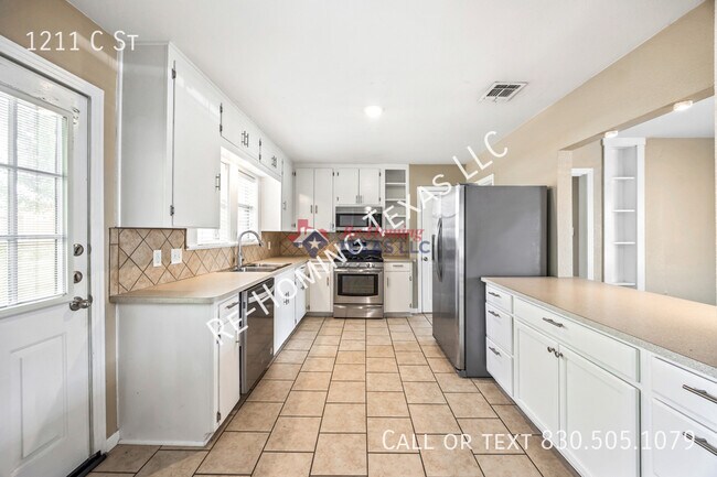 Building Photo - 1211 C St