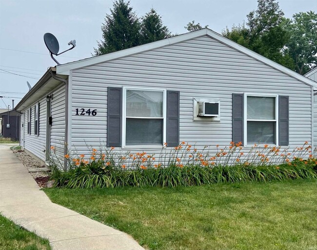 Primary Photo - Cooper Street Duplex