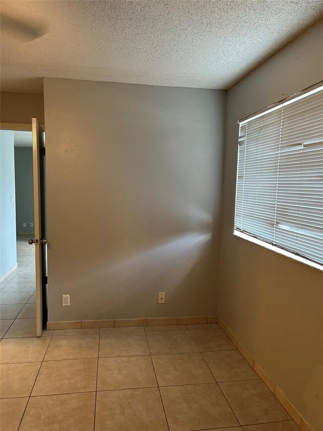 Building Photo - 2866 S University Dr