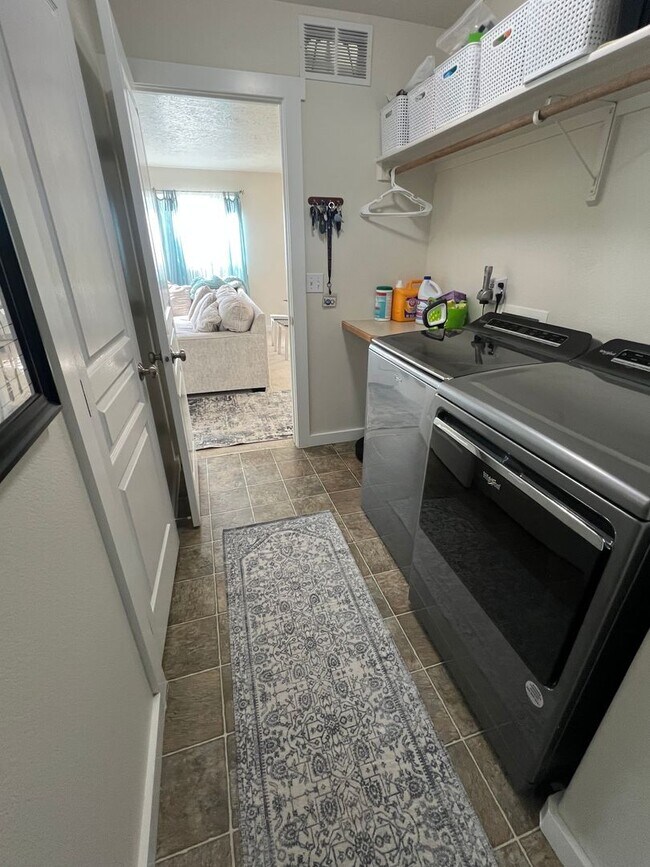 Building Photo - 4 bedroom, 3 car garage home in Meridian!!