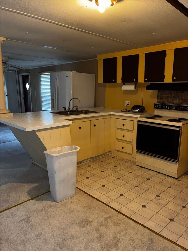 Building Photo - 3914 Lake Erie Dr