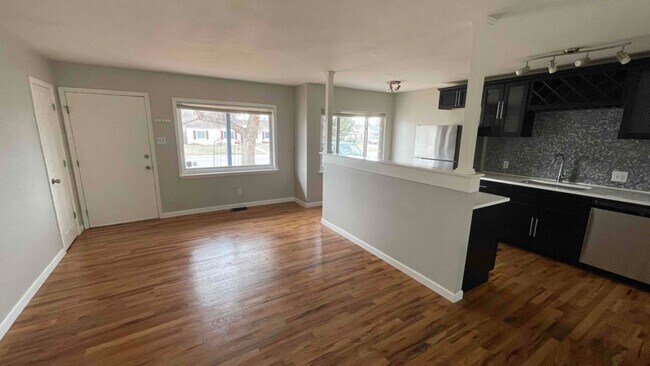 Building Photo - 3052 S Grape Way