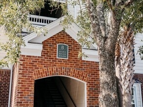 Building Photo - 45 Sycamore Ave