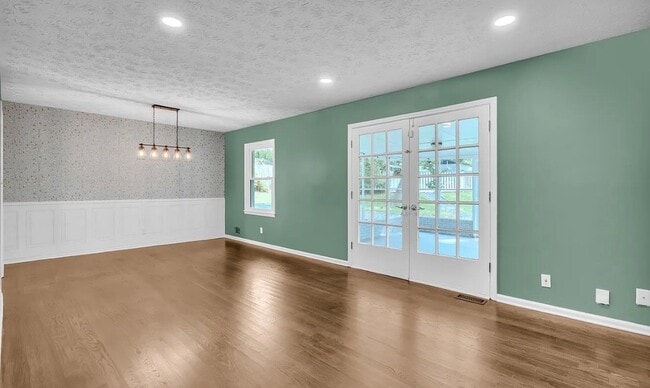 Building Photo - 474 Royal Oaks Terrace SW