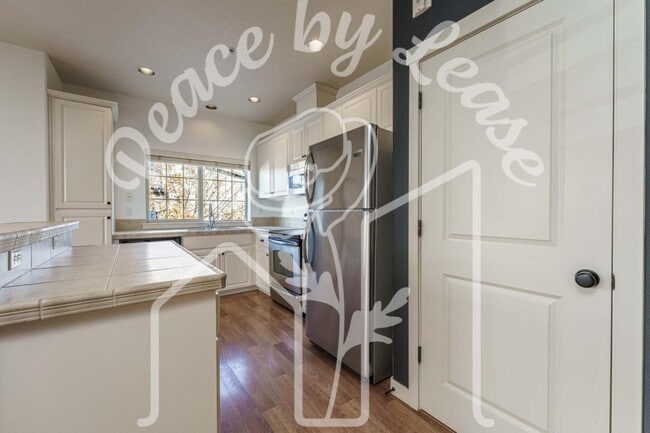 Building Photo - 8838 NE Brentford Way