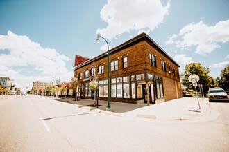 Building Photo - Lake Street