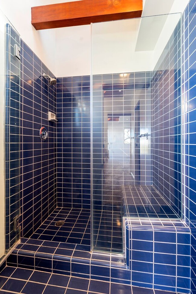 Building Photo - Warm & Inviting Manhattan Beach Rental Home!