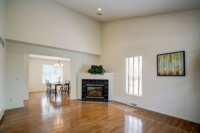 Building Photo - 1237 Jasmine Dr