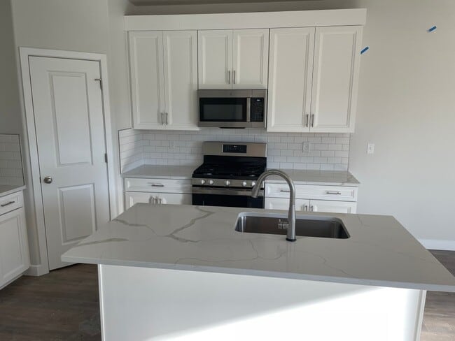 Building Photo - 15046 S Wild Horse Wy