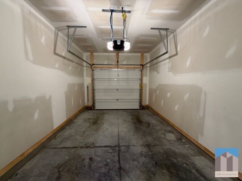 Building Photo - 3520 Condor Ct SW