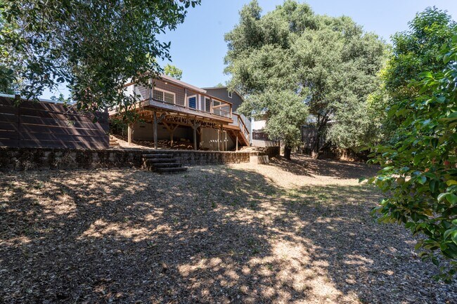 Building Photo - 300 IOLI Ranch Cir