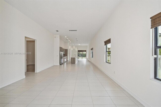 Building Photo - 7635 NW 103rd Pl