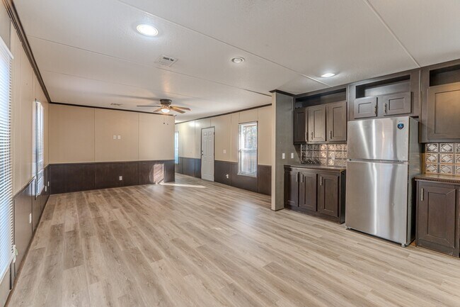 Building Photo - 13154 S Lee Shore Dr