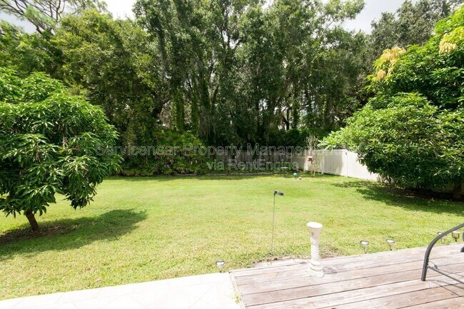 Building Photo - 423 Whispering Oaks Ct