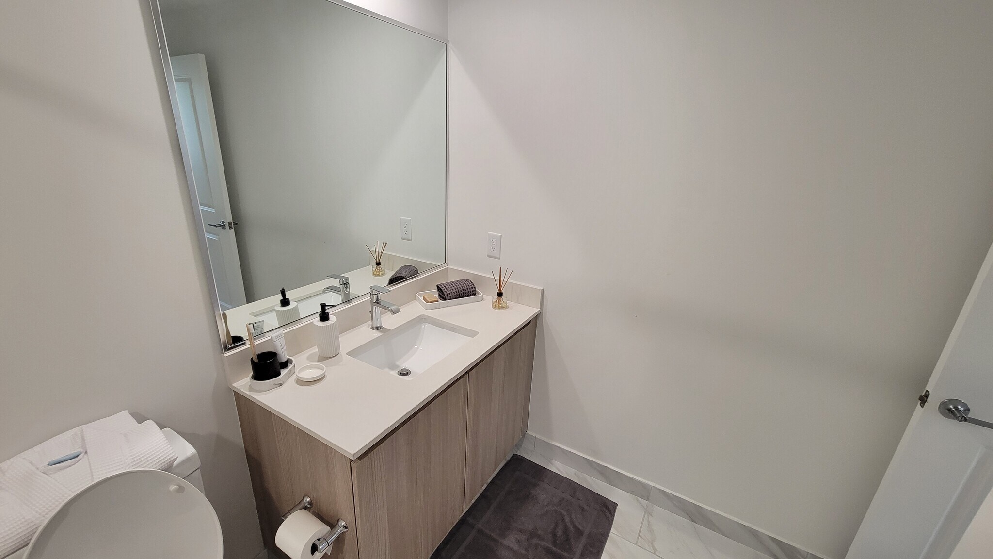 Building Photo - 7095 W 5th Ct