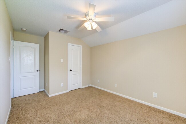 Building Photo - 26727 Henson Falls Dr