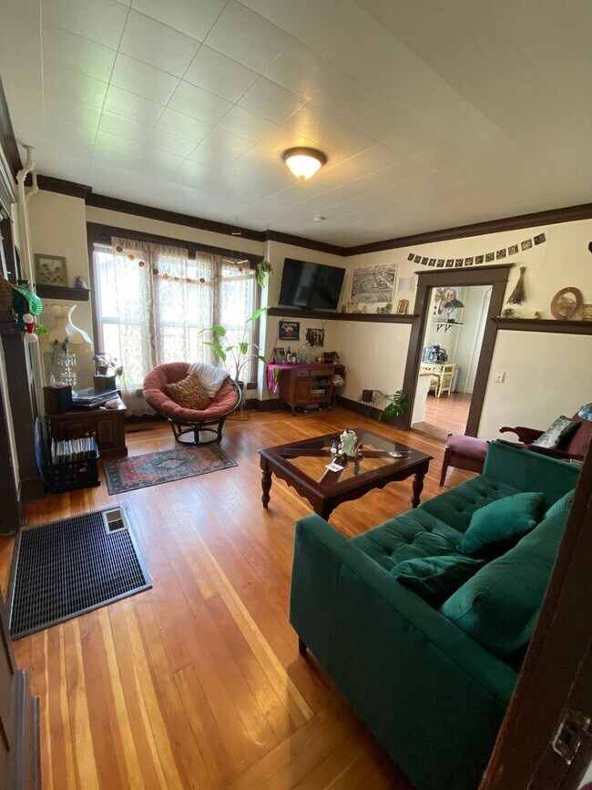 Building Photo - 1304 Ellis St