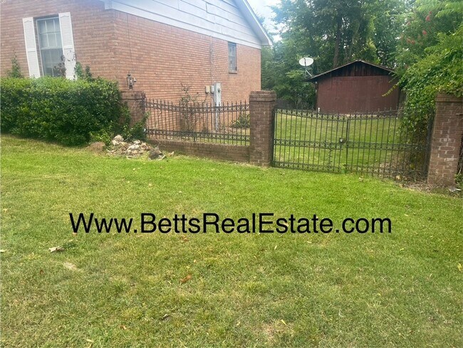 Building Photo - 11618 Huron Ln