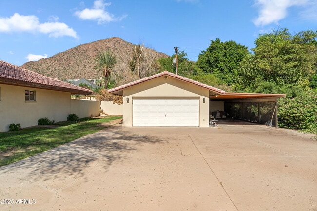 Building Photo - 5310 E Camelback Rd