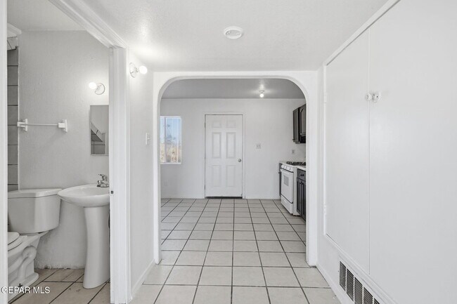 Building Photo - 13113 Violeta Ln