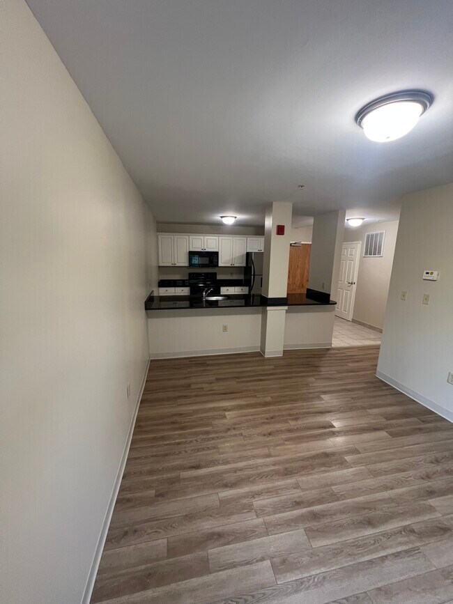 Building Photo - 10 Florence St