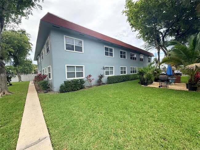 Building Photo - 260 S Cypress Rd
